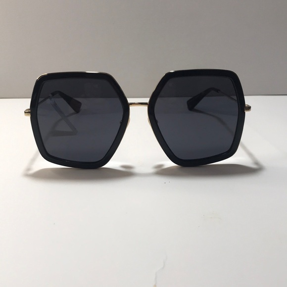 New Authentic iconic Gucci GG0106S 001 Black Hexagonal Oversized Sunglasses - Picture 1 of 16